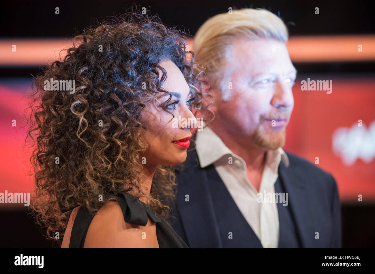 Pressekonferenz, Dortmund, 21. März 2017 Boris Becker mit Ehefrau Lilly auf einer Pressekonferenz Paarduell ARD Fernsehen in Hürth, 21. März 2017. © Peter Schatz / Alamy Live News Stockfoto
