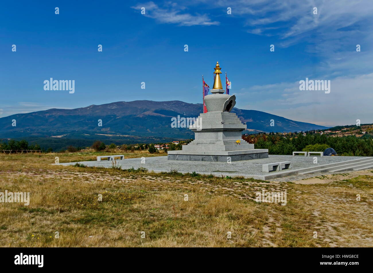 Ansicht des buddhistischen Stupa Sofia in Retreat Center Plana - Diamantweg Buddhismus Bulgarien Stockfoto
