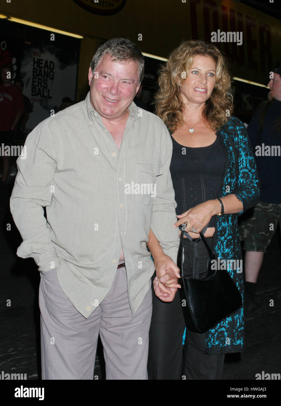 Schauspieler William Shatner und seine Frau, Elizabeth, Förderung seines neuen Albums, wurde am Tower Records am 5. Oktober 2004 in Los Angeles, Kalifornien. Bildnachweis: Francis Specker Stockfoto