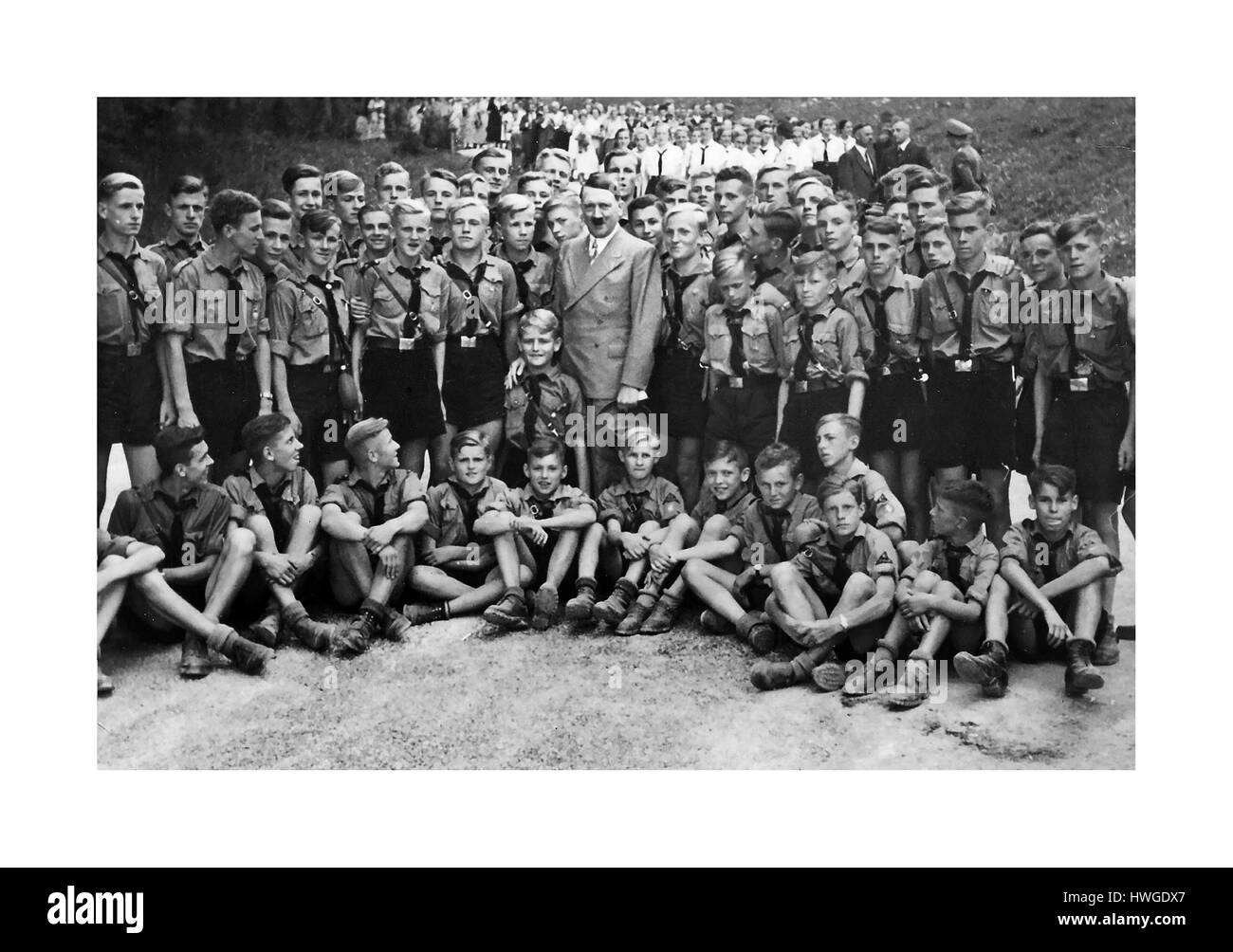Die jungen Männer der Hitler-Jugend der 1930er Jahre in Uniform treffen Hitler-Vorkriegszeit auf dem Obersalzberg 1937 Deutschland Gruppenfoto Stockfoto