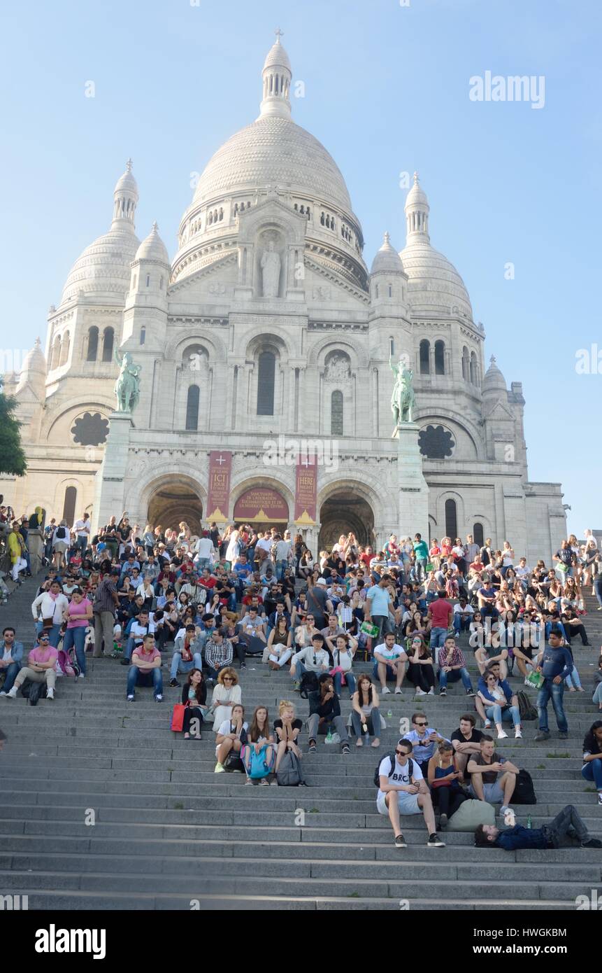 PARIS Frankreich 7. Juni 2015: große Menschenmenge vor Sacre Coeur Paris Stockfoto