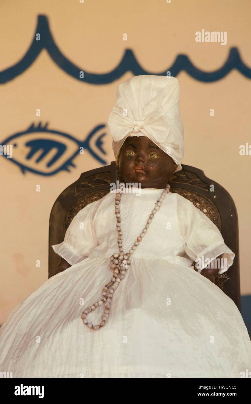 Kuba, Provinz von Santi Spiritus, Weltkulturerbe der UNESCO, Trinidad, Puppe in weiße Kappe und Kleid im Haus Tempel der Santeria Yemaya Stockfoto