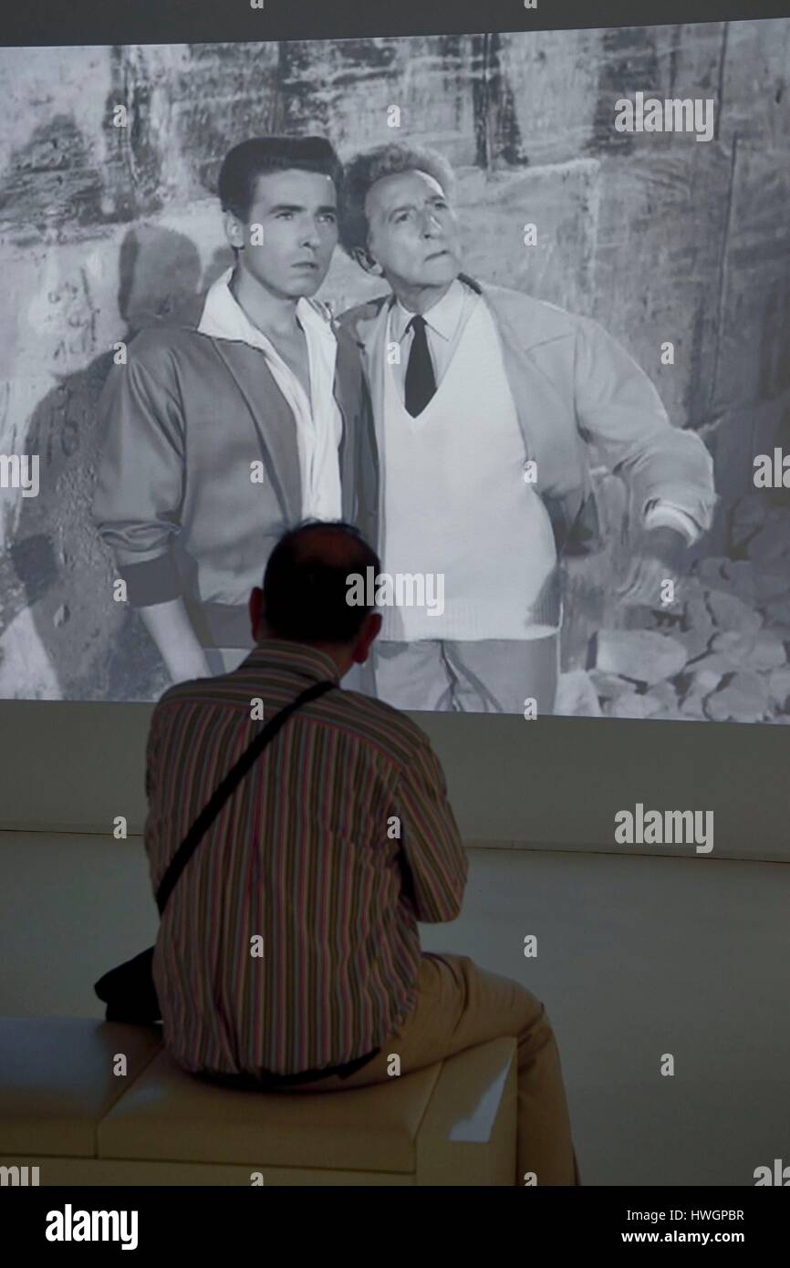 Frankreich, Alpes Maritimes, Menton, Jean Cocteau Museum gebaut im Jahr 2008 von Architekt Rudy Ricciotti, Vorführung des Films Das Testament des Orpheus (1960) von Jean Cocteau Stockfoto