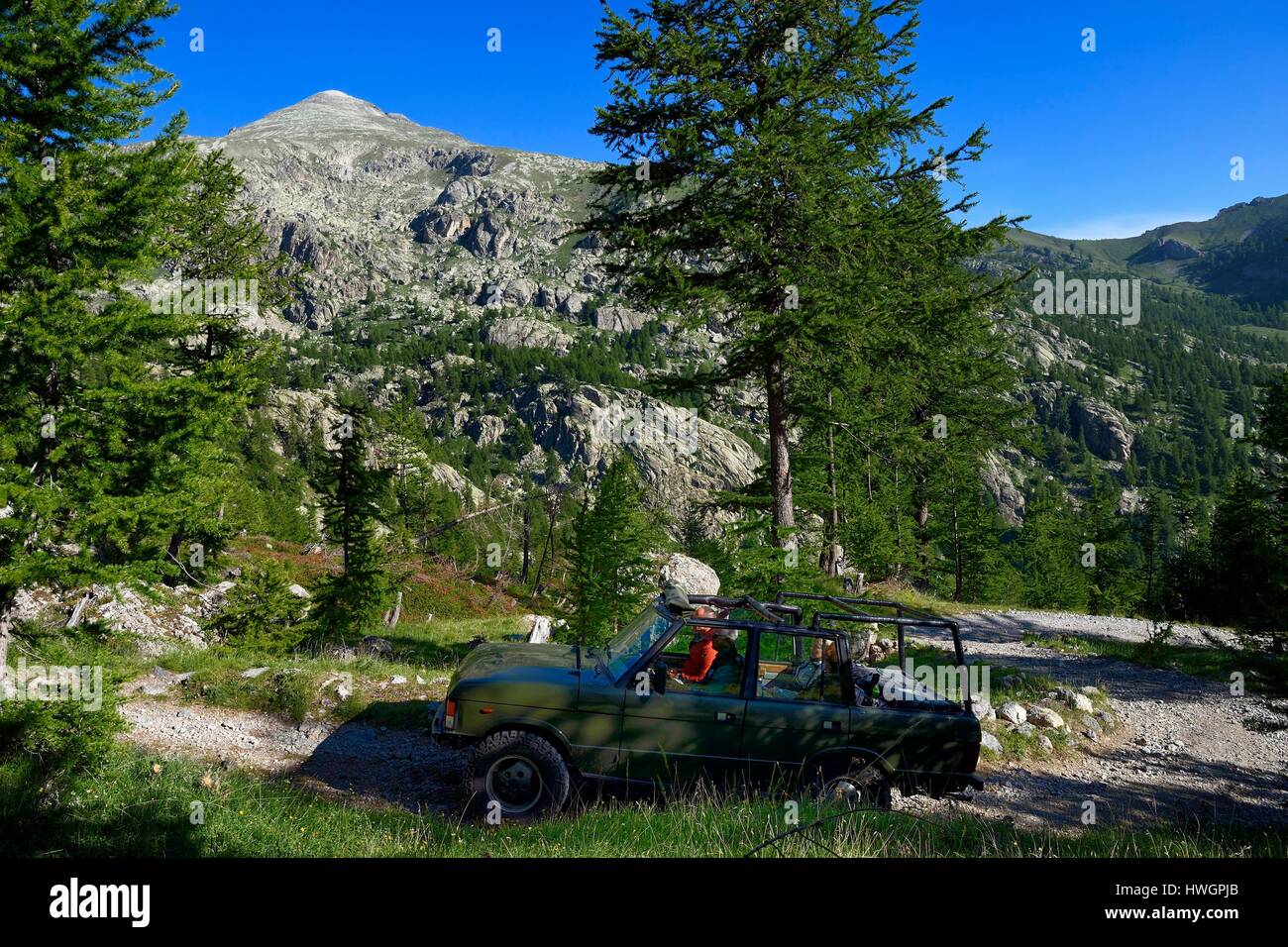 Frankreich, Alpes Maritimes, Parc National Du Mercantour (Nationalpark Mercantour), Vallon de La Minière (miniere Tal) unterhalb der Vallée des Merveilles (Tal der Wunder), der einzige Zugangsweg für die erlaubten 4x4 von Pierre Berlière Mercantour Randonnee und Berg Bego (2872 m) im Hintergrund Stockfoto