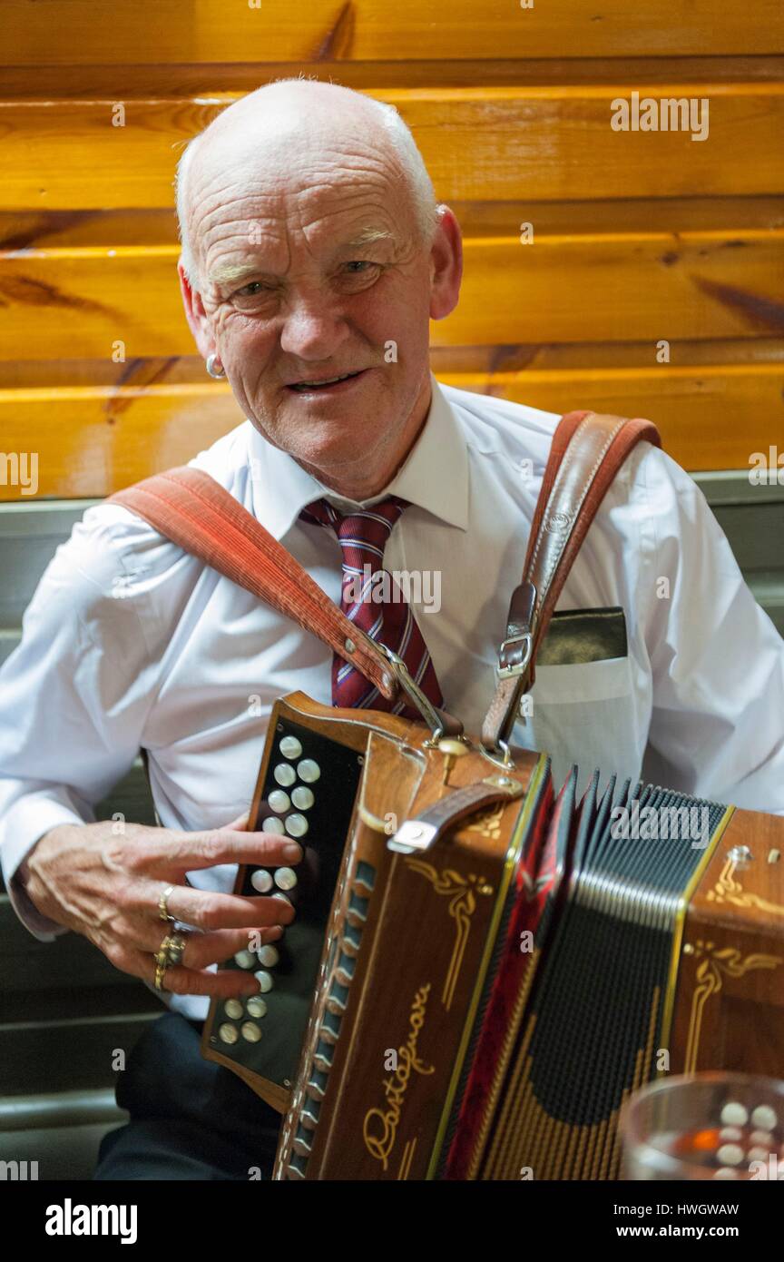 Irland, County Galway, Insel Inishbofin, Pub, traditionelle Musik ...