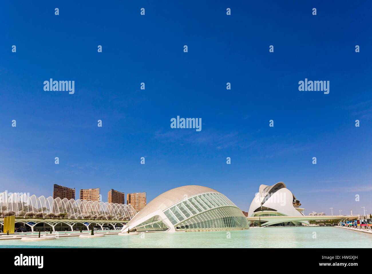 Spanien, Valencia, die Stadt der Wissenschaften und Künste, Hemisferic und Prinz Felipe Museum der Wissenschaften (Museo de las Ciencias Príncipe Felipe) von Architekt Santiago Calatrava. Stockfoto Spanien, Valencia, die Stadt der Wissenschaften und Künste, Hemisferic und Prinz Felipe Museum der Wissenschaften (Museo de las Ciencias Príncipe Felipe) von Architekt Santiago Calatrava. Stockfoto