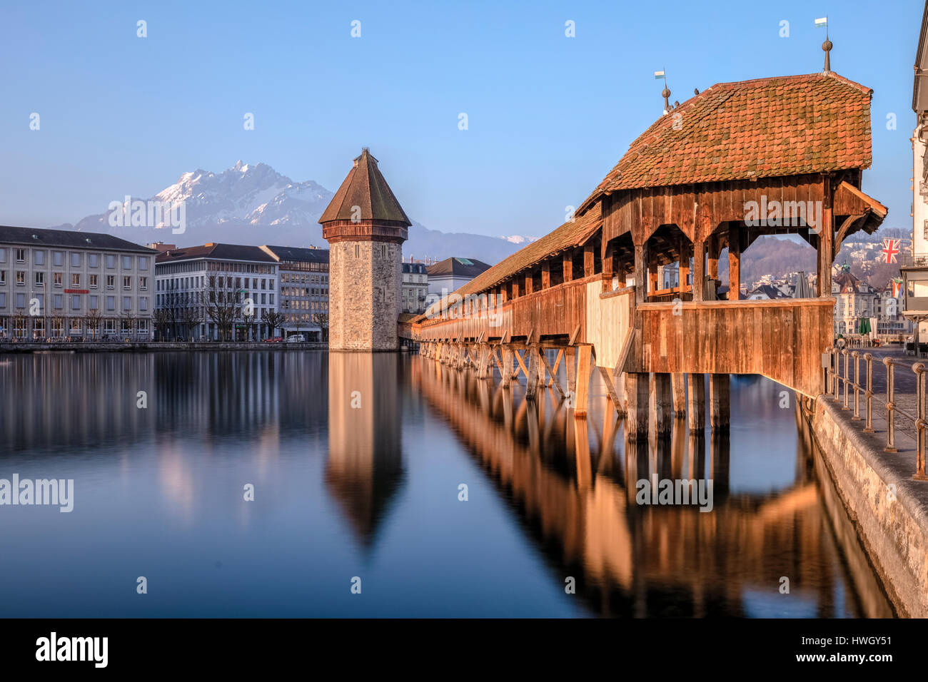 Luzern, Reuss, Kapelll Brücke, Jesuitenkirche, Nadelwehr, Schweiz, Europa Stockfoto