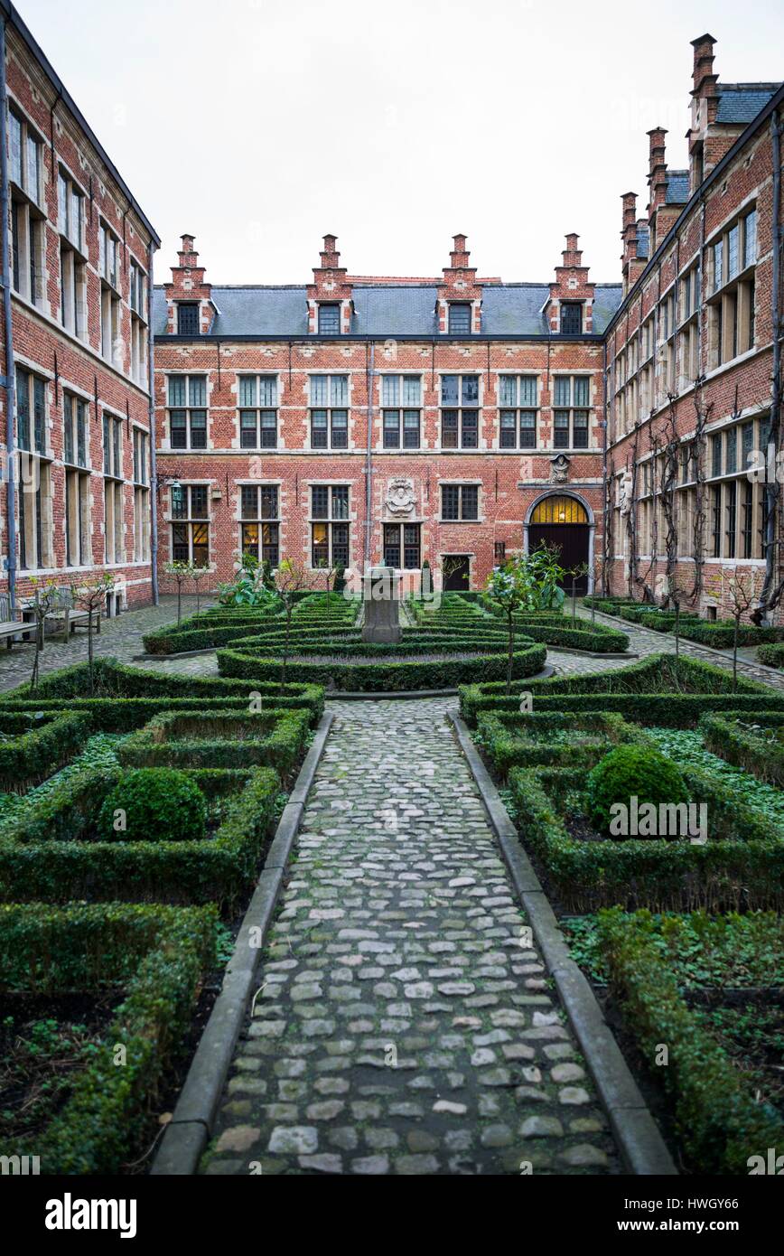 Belgien, Antwerpen, Museum Plantin-Moretus, Museum in der weltweit ersten industriellen Druck arbeitet, Blick auf den Innenhof Stockfoto