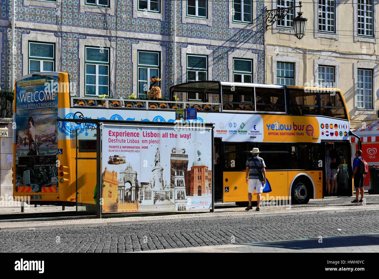 Portugal, Lisboa e Setubal Provinz, Lissabon, Figueira da vor Ort, Touristenbus Stockfoto