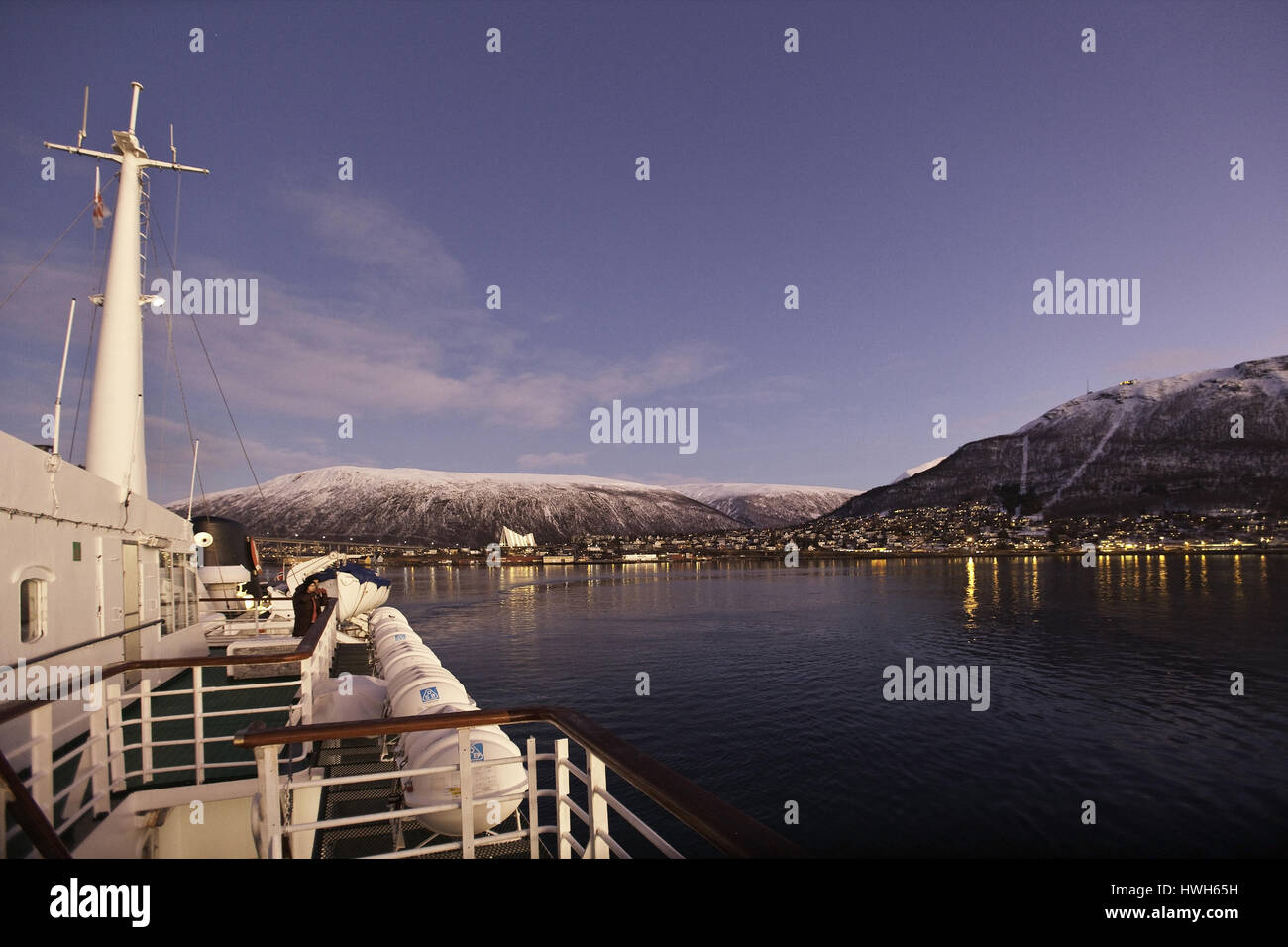 "Troms? in der polare Nacht, Norwegen; Norwegen; Troms?; Polarnacht; Polarnacht; Südpolarmeer Kathedrale; Kirche; Kirche; Arktische Kathedrale, Tourismus, Tourist Stockfoto