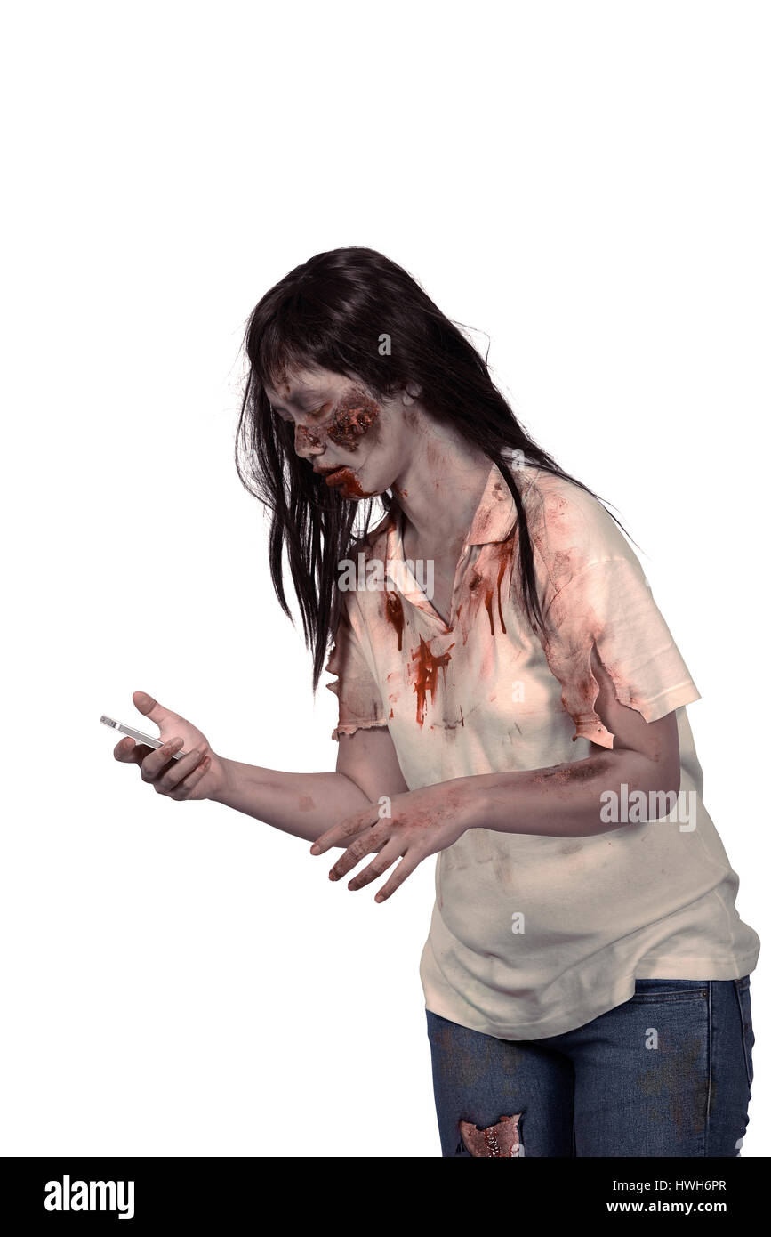 Weibliche zombie Holding Handy auf weißem Hintergrund Stockfoto