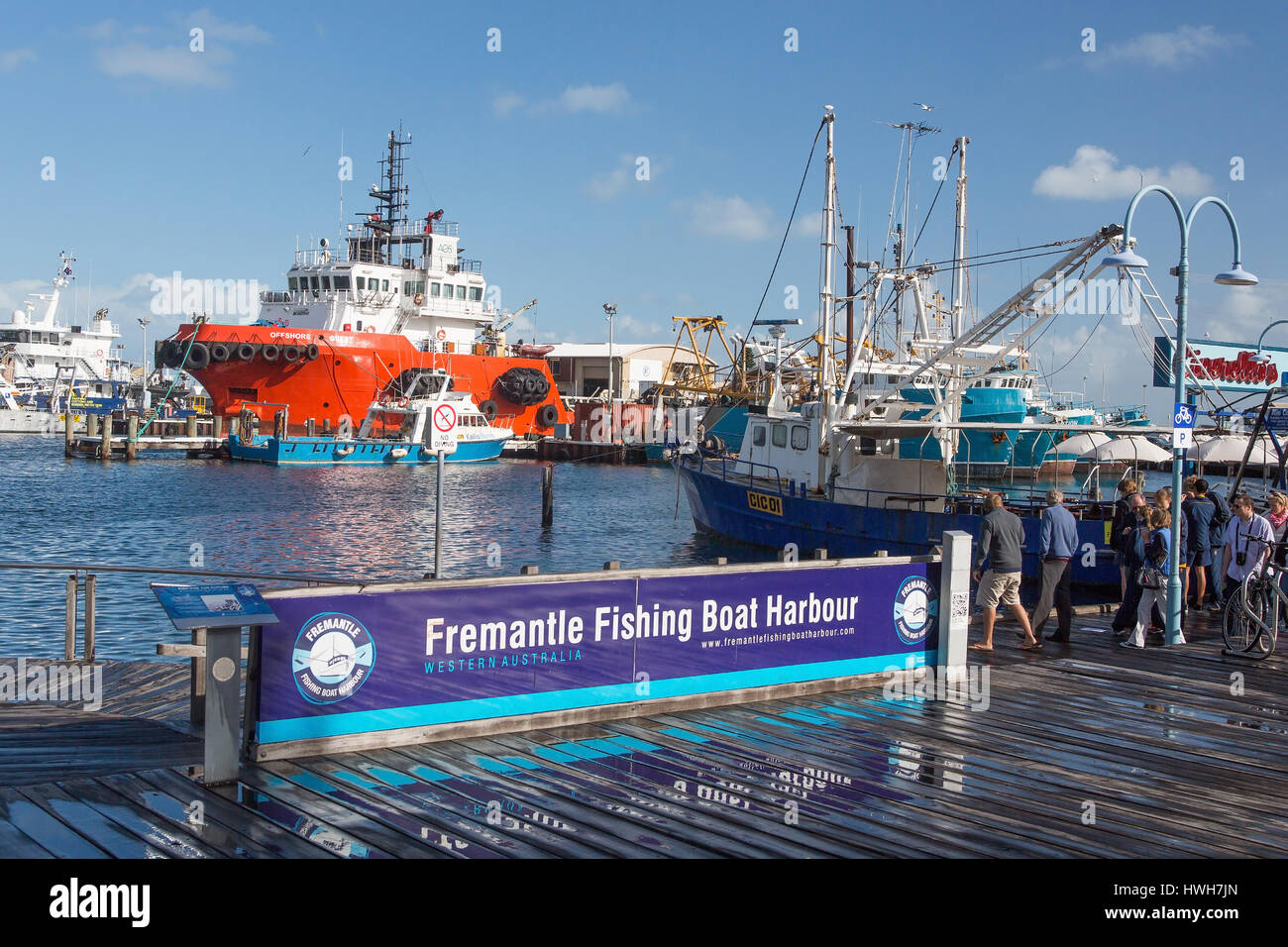 Angeln von Fremantle, Australien, Fischerei Hafen von Fremantle, Westaustralien, Fischerei Hafen von Fremantle, Fischereihafen von Fremantle, Australien, Stockfoto