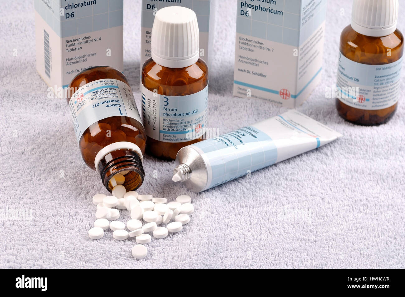 Schüssel-Hersteller Salze Sch?? SSler Salze, Sch?? der? Ler Salze, sanfte Medizin, alternative Medizin, anorganische, Medikamente, Medikament Material Biolog Stockfoto