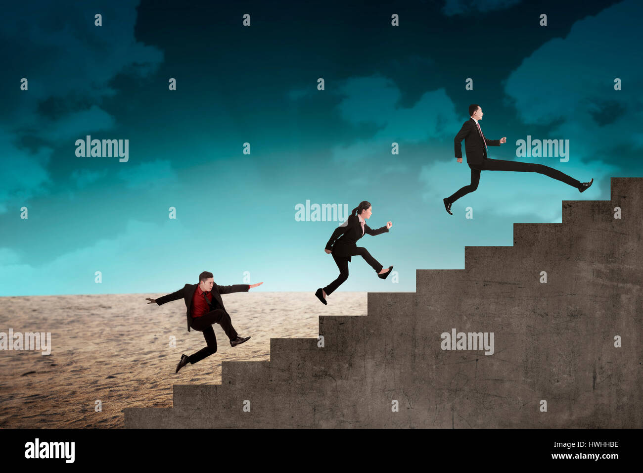 Business-Team-Rennen an der oberen Treppe. Business-Leistung-Konzept Stockfoto