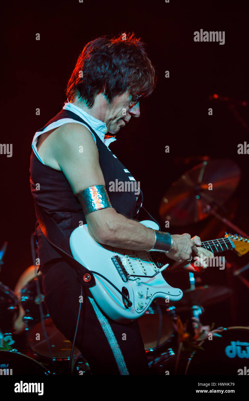 Jeff Beck, einer der größten Gitarristen aller Zeiten bewiesen, warum er so in hohem Grade von anderen Gitarristen Bluesfest Byron Bay, Australien gilt. Stockfoto