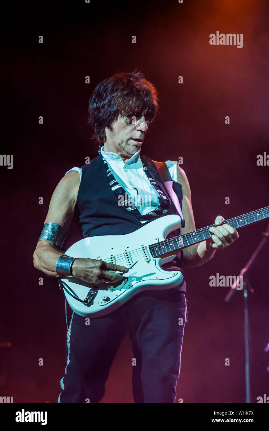 Jeff Beck, einer der größten Gitarristen aller Zeiten bewiesen, warum er so in hohem Grade von anderen Gitarristen Bluesfest Byron Bay, Australien gilt. Stockfoto