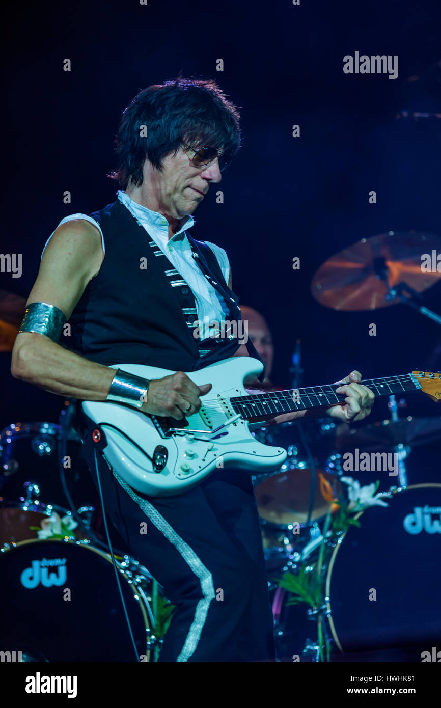 Jeff Beck, einer der größten Gitarristen aller Zeiten bewiesen, warum er so in hohem Grade von anderen Gitarristen Bluesfest Byron Bay, Australien gilt. Stockfoto