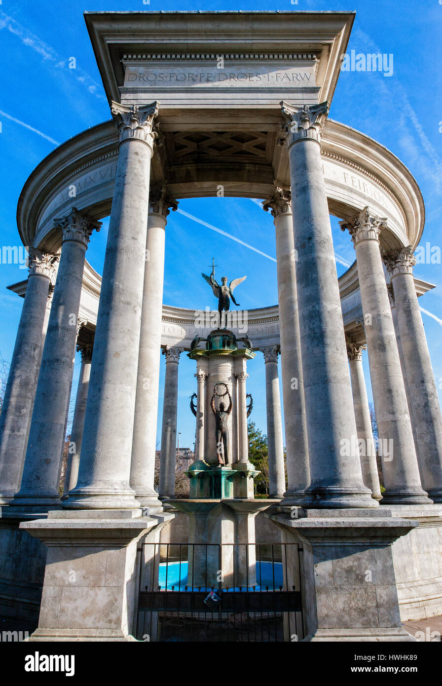 Die Welsh National War Memorial in Alexandra Gardens Cathays Park Cardiff erinnert an die Sevicemen, die während WW1 gestorben Stockfoto