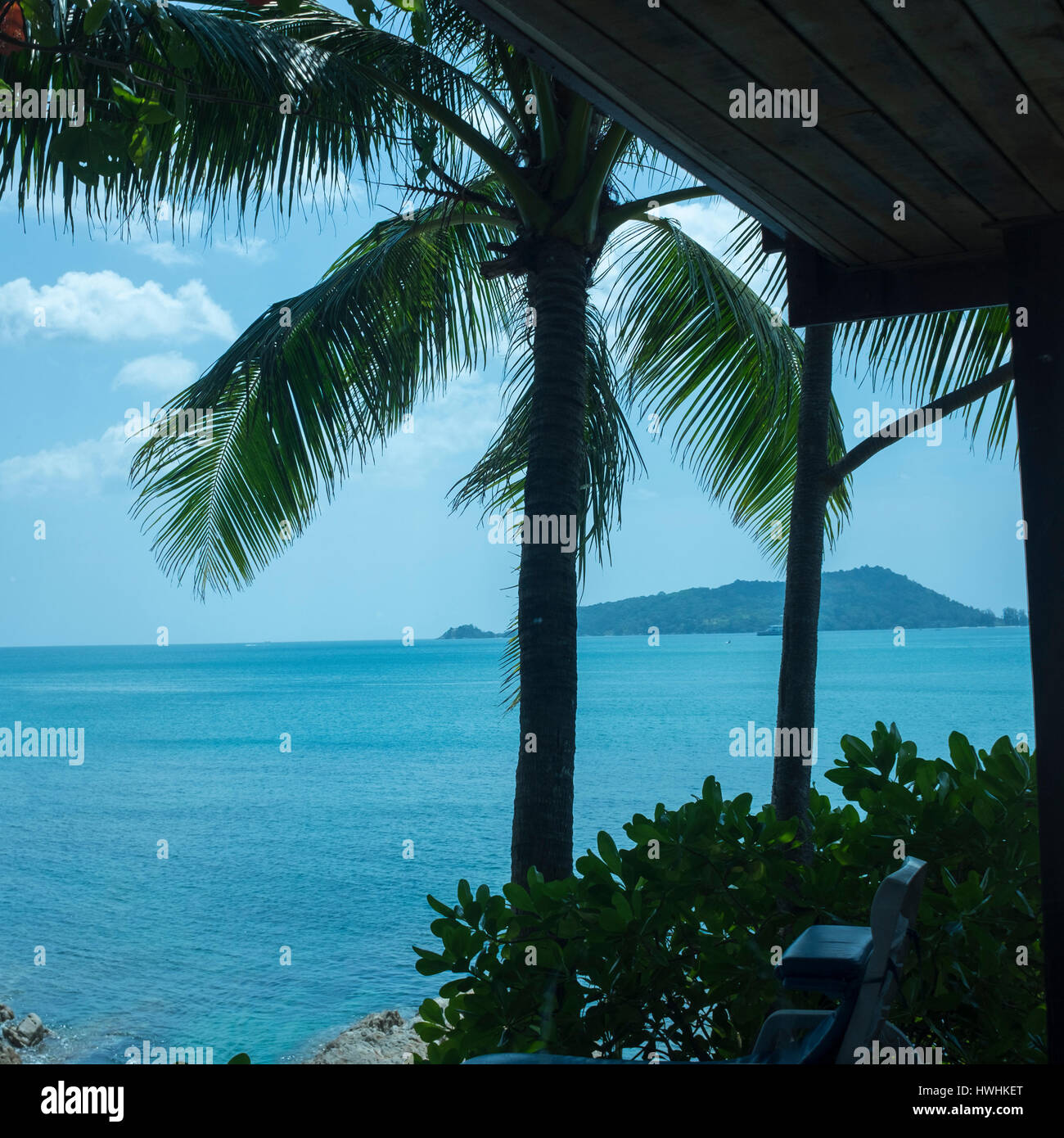 Seelandschaft von einem Spiegel ein Haus am Meer. Phuket, Thailand. 4. März 2017 Stockfoto