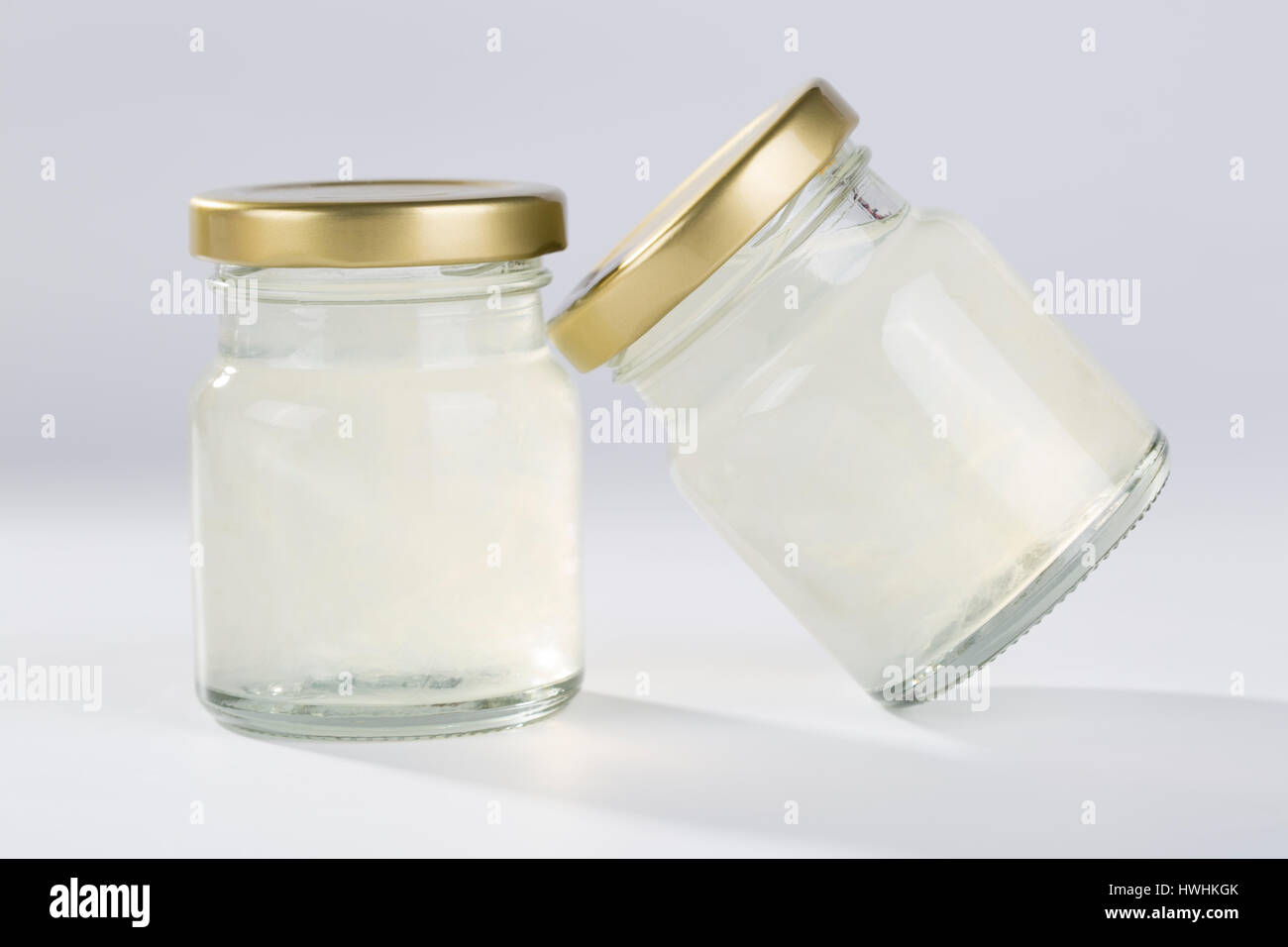 Essbare Birdnest in transparente Glasflasche, mit moderner Technologie für die Verarbeitung der Produkte von essbaren Vogelnest. Stockfoto