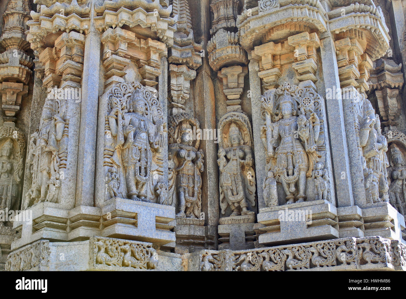 Gottheit Skulptur unter Eves am Schrein äußere Wand im Chennakesava Tempel, Hoysala Architektur, Somanathpur, Karnataka, Indien Stockfoto