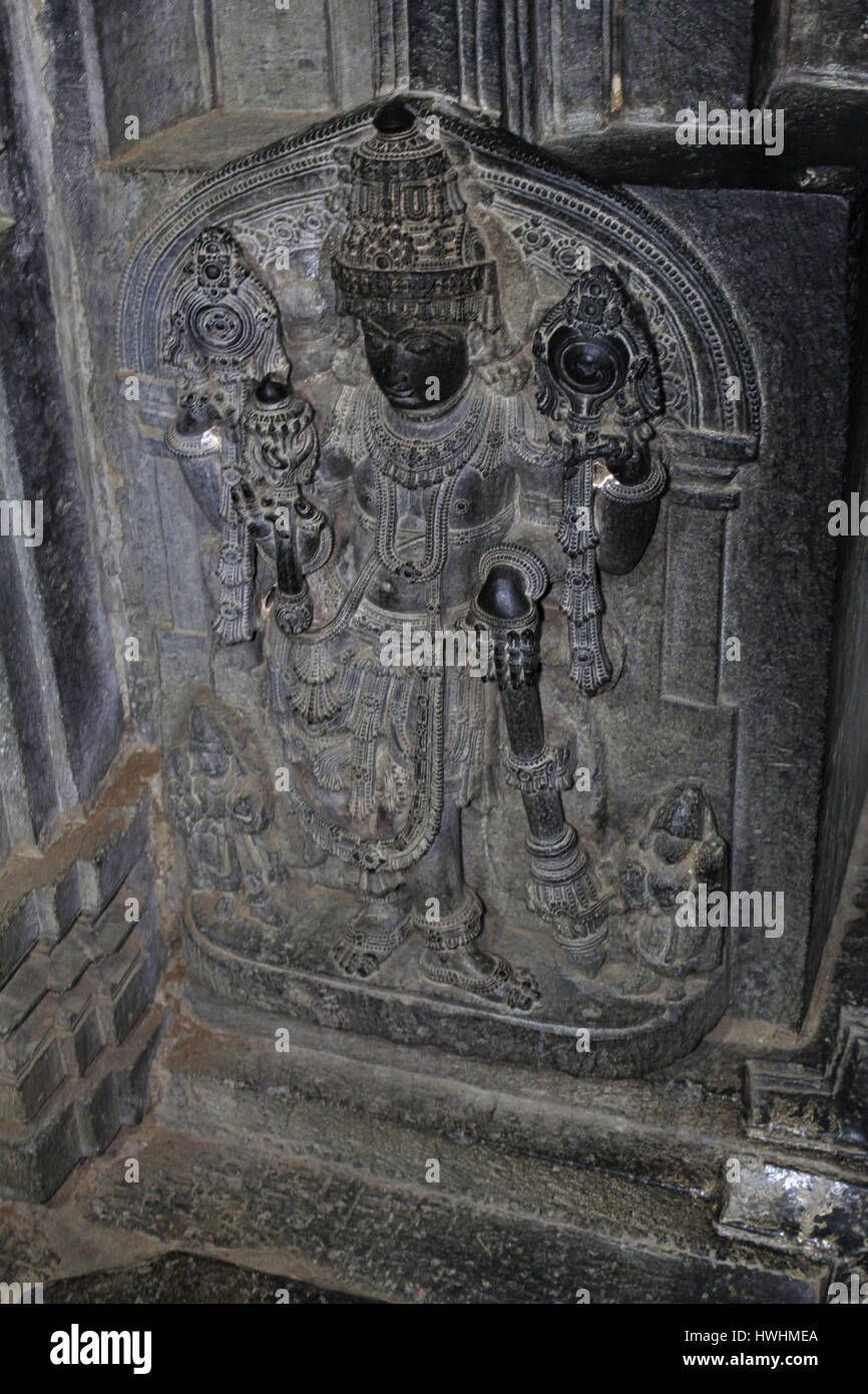 Gate Guard Skulptur im Sanctum Chennakesava Tempel, Hoysala Architektur in Somanathpur, Karnataka, Indien Stockfoto