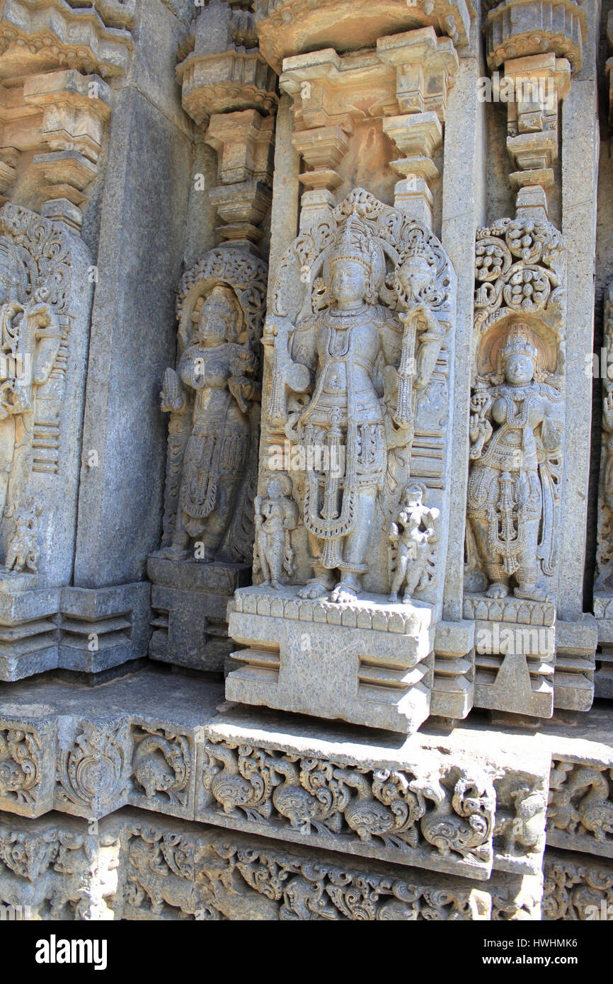 Detaillierten Steinskulpturen Schrein an der Hoysala Architektur, Somanathpur, Chennakesava Tempel, Karnataka, Indien Stockfoto
