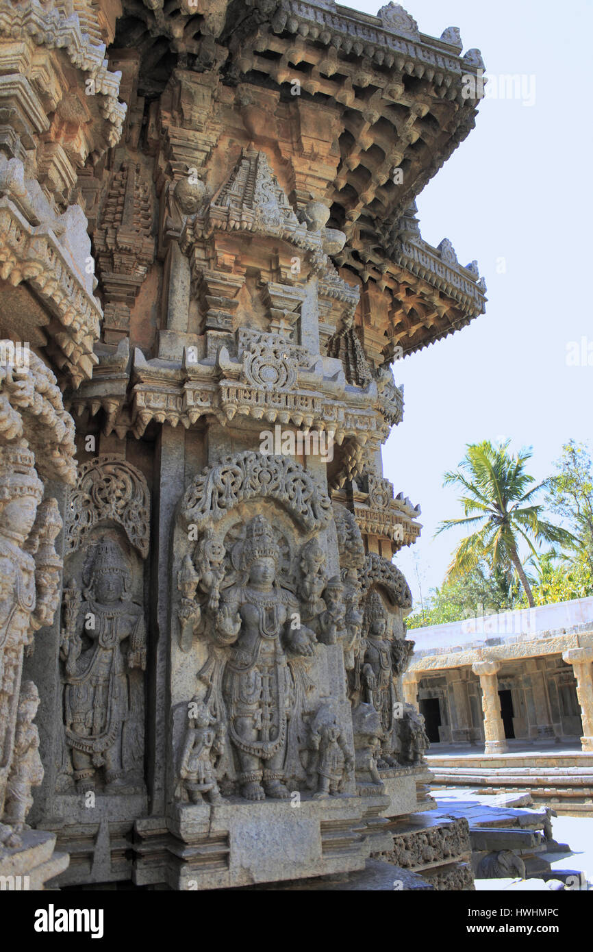 Wandskulptur Relief Schrein folgt einem Ganglion Plan im Chennakesava Tempel, Hoysala Architektur an Somnathpur, Karnataka, Indien Stockfoto