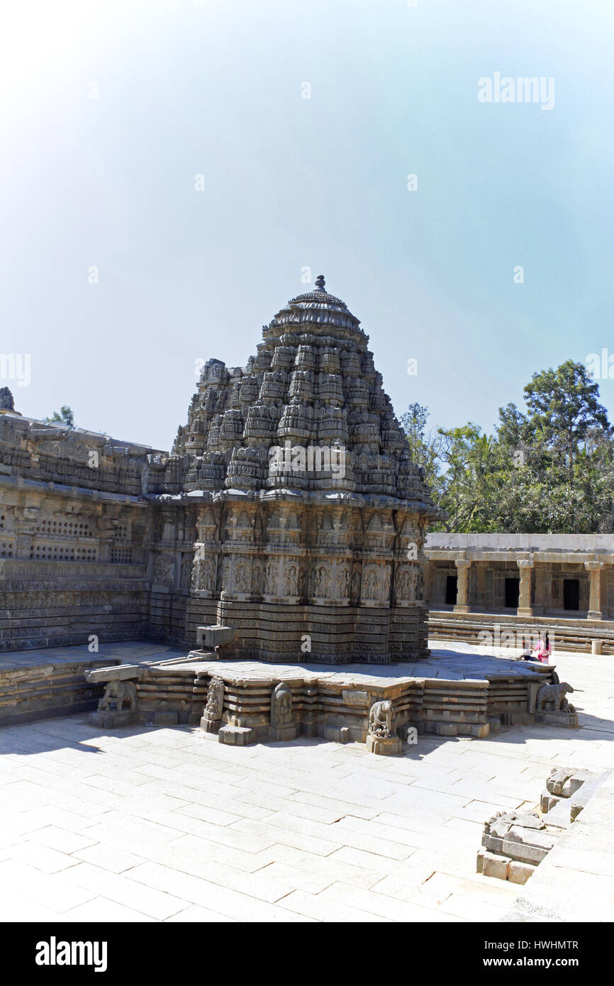 Stellate Plan des Heiligtums und Shikhara (Turm) im Chennakesava Tempel, Hoysala Architektur an Somnathpur, Karnataka, Indien Stockfoto