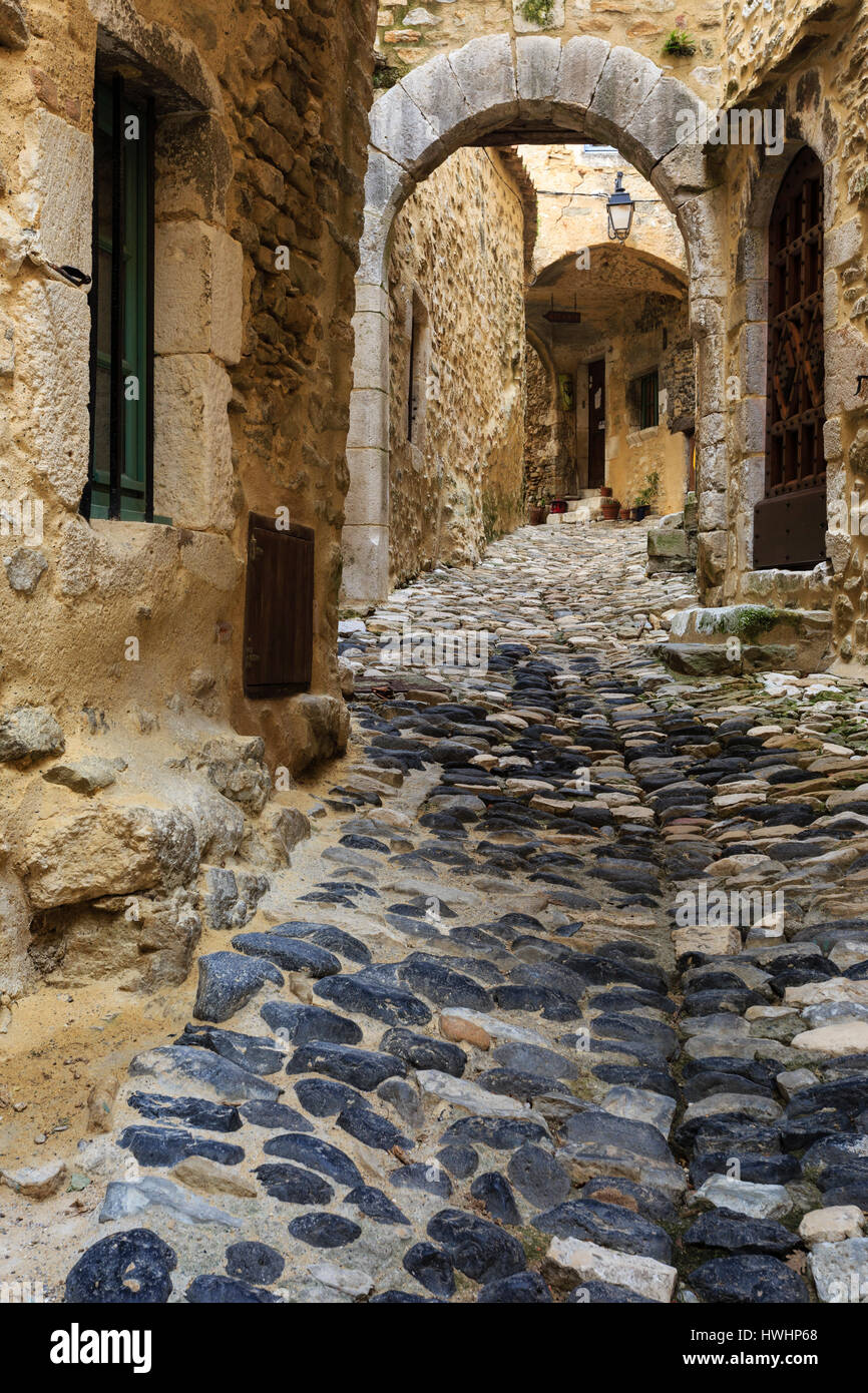 Frankreich, Ardeche, Saint Montan, Straße im Dorf Stockfoto