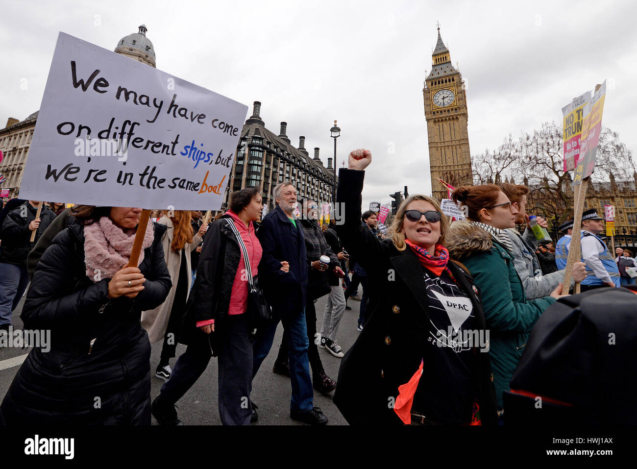 Eine Demonstration fand in London statt auf UN-Anti-Rassismus-Tag endet in Parliament Square. Stockfoto