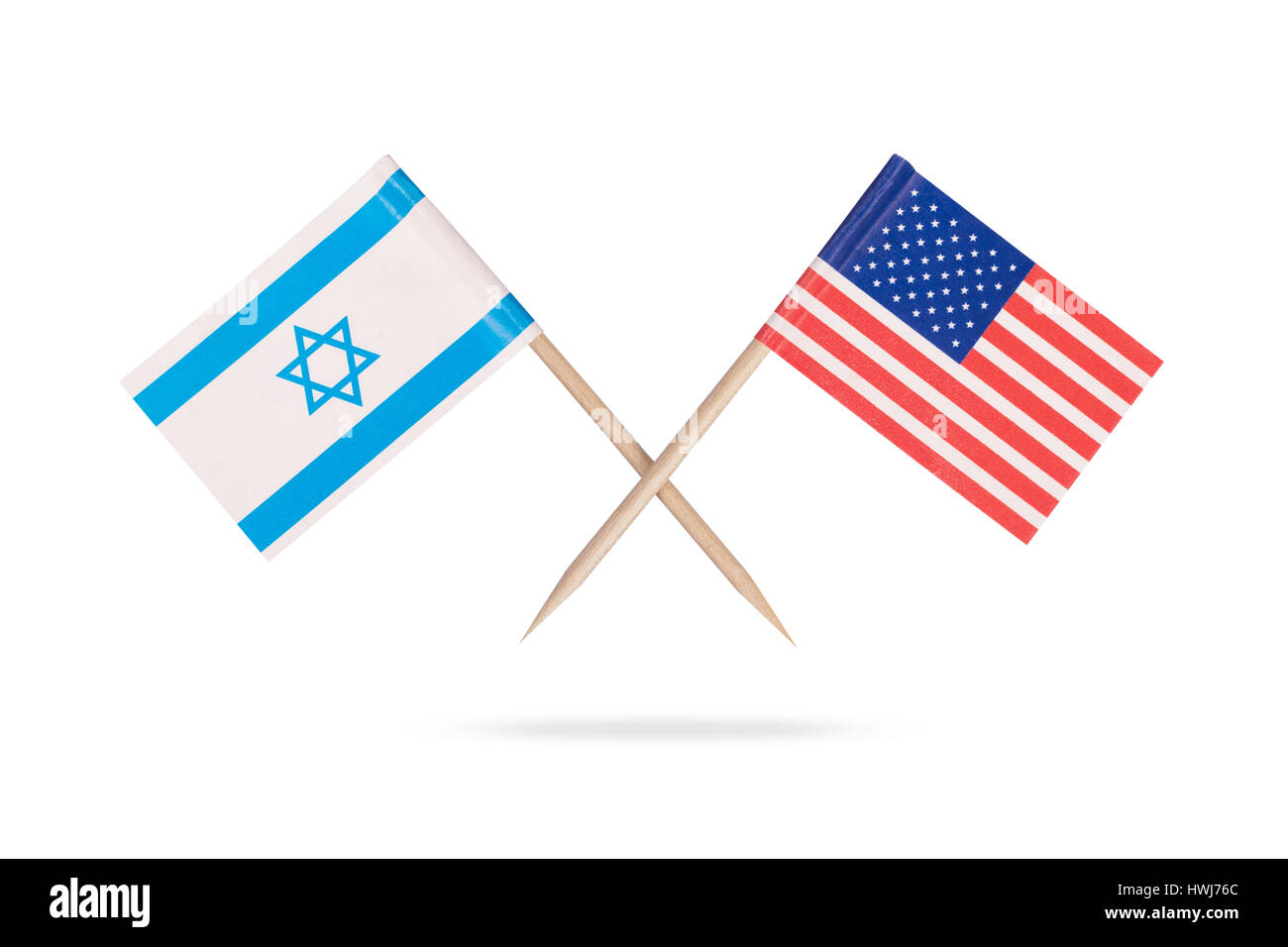 Mini-Flagge USA und Israel überquert. Isoliert auf weißem Hintergrund Stockfoto