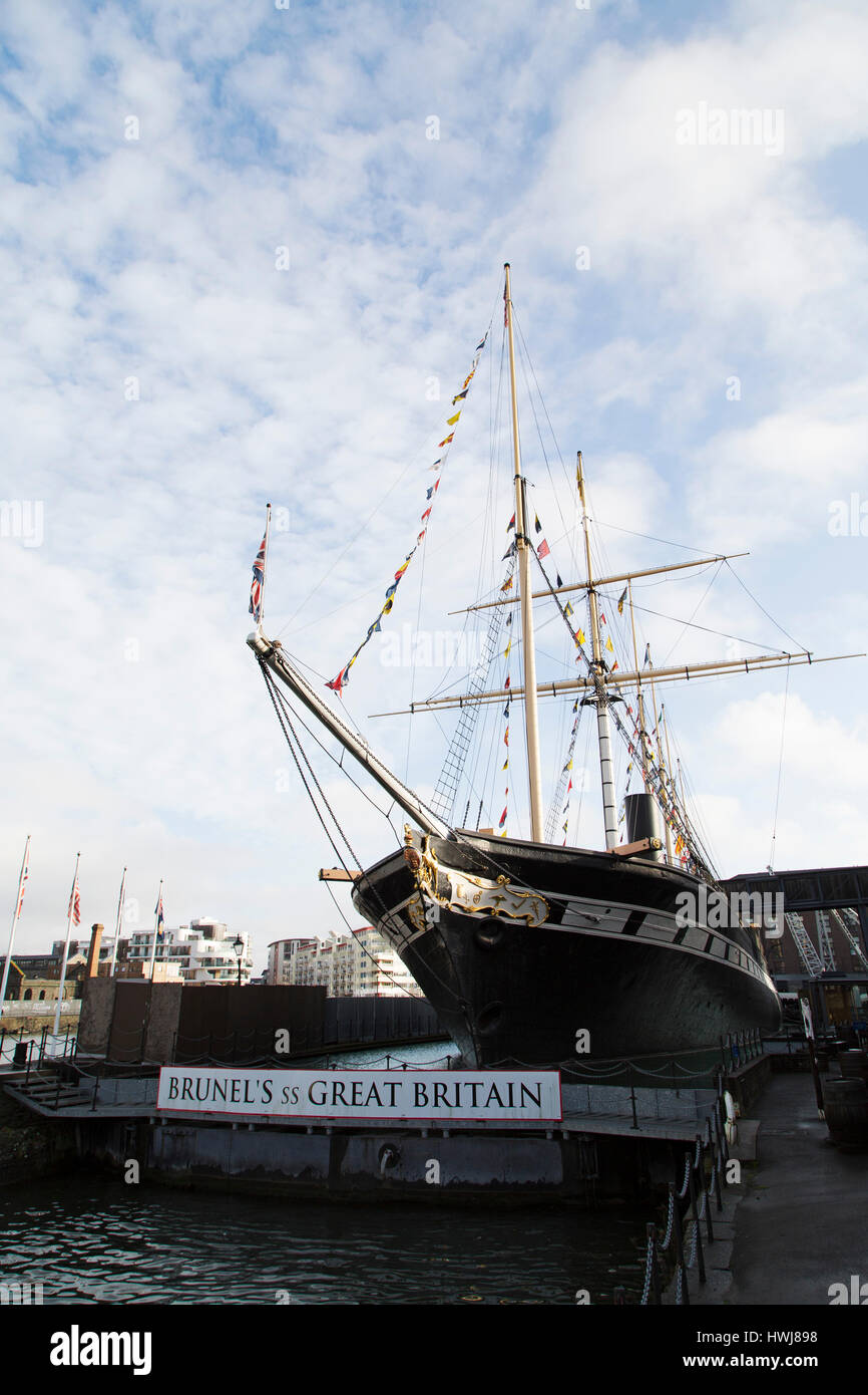 Die SS Great Britain in Bristol, England. Das Schiff mit einem Metallrumpf wurde von Isambard Kingdom Brunel entworfen und hat eine Dampfmaschine. Stockfoto