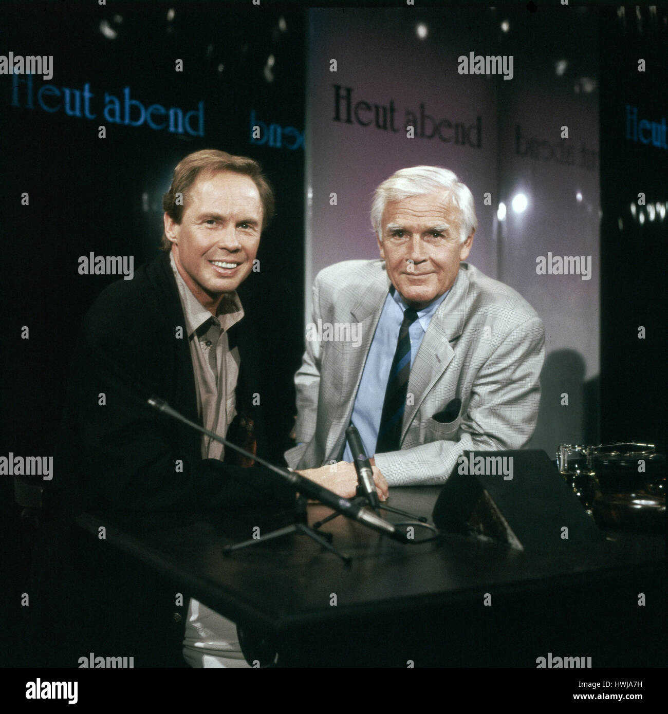 Österreichischer Sänger und Wittlich Peter Kraus zu Gast in der Talkshow "Heut' Abend" bei Joachim Fuchsberger, Deutschland 1990er Jahre. Österreichischen Sänger und Schauspieler Peter Kraus, Deutschland 90er Jahre. Stockfoto