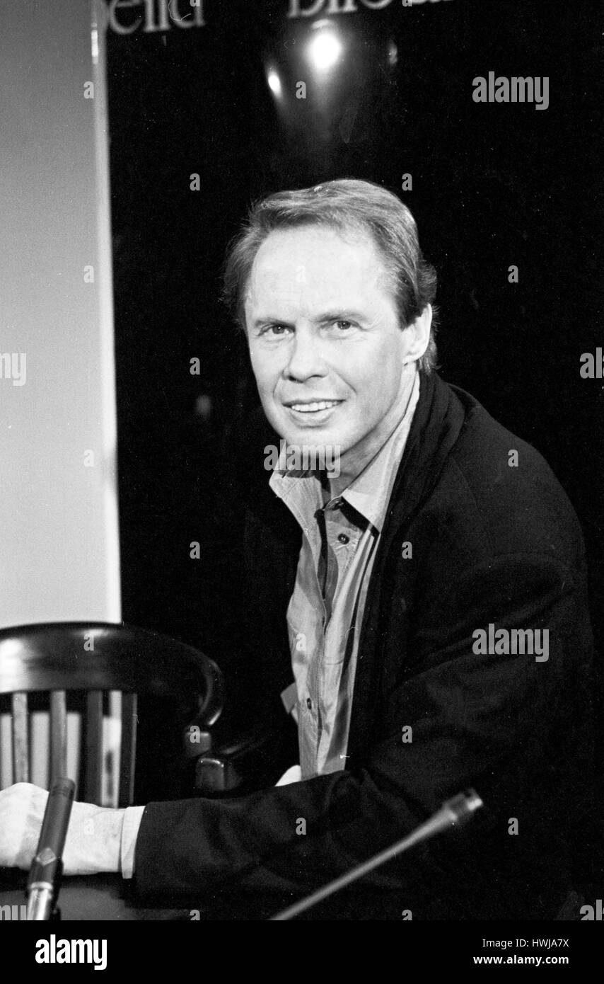 Österreichischer Sänger und Wittlich Peter Kraus zu Gast in der Talkshow "Heut' Abend", Deutschland 1990er Jahre. Österreichischen Sänger und Schauspieler Peter Kraus, Deutschland 90er Jahre. Stockfoto