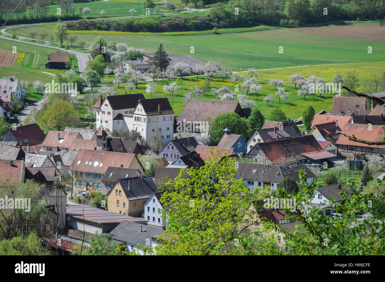 Frühling im Rosengarten-Tullau, Rosengarten-Tullau, Road to Santiago, Schwäbisch-Fränkischen Wald, Schwäbisch Hall, Region Hohenlohe, Baden-Württemberg, Heilbronn-Franken, Deutschland Stockfoto