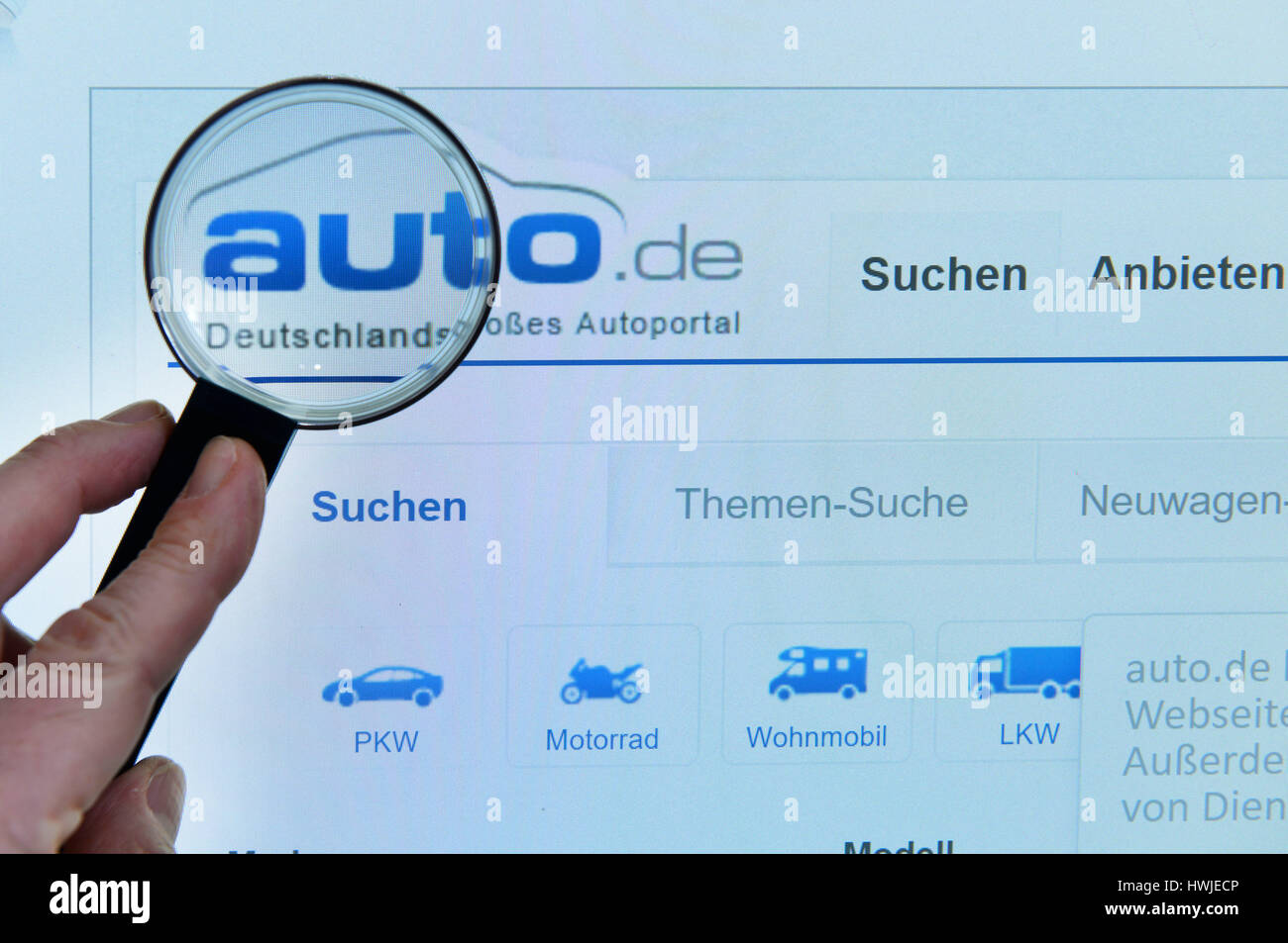 Auto.de, Lupe, Bildschirm, Webseite Stockfoto
