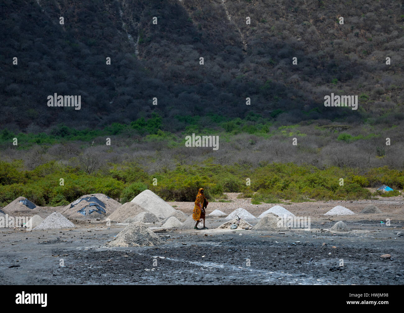 Vulkankrater, wo Borana Stamm Männer tauchen, Salz, Oromia, El Sod, Äthiopien zu sammeln Stockfoto