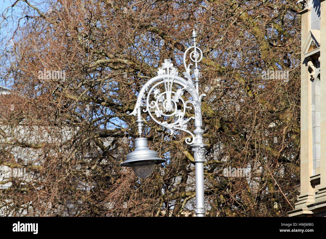 traditionellen silbernen Schwan Hals Licht 23 Gusseisen Laternenmasten in Dublin Irland Stockfoto