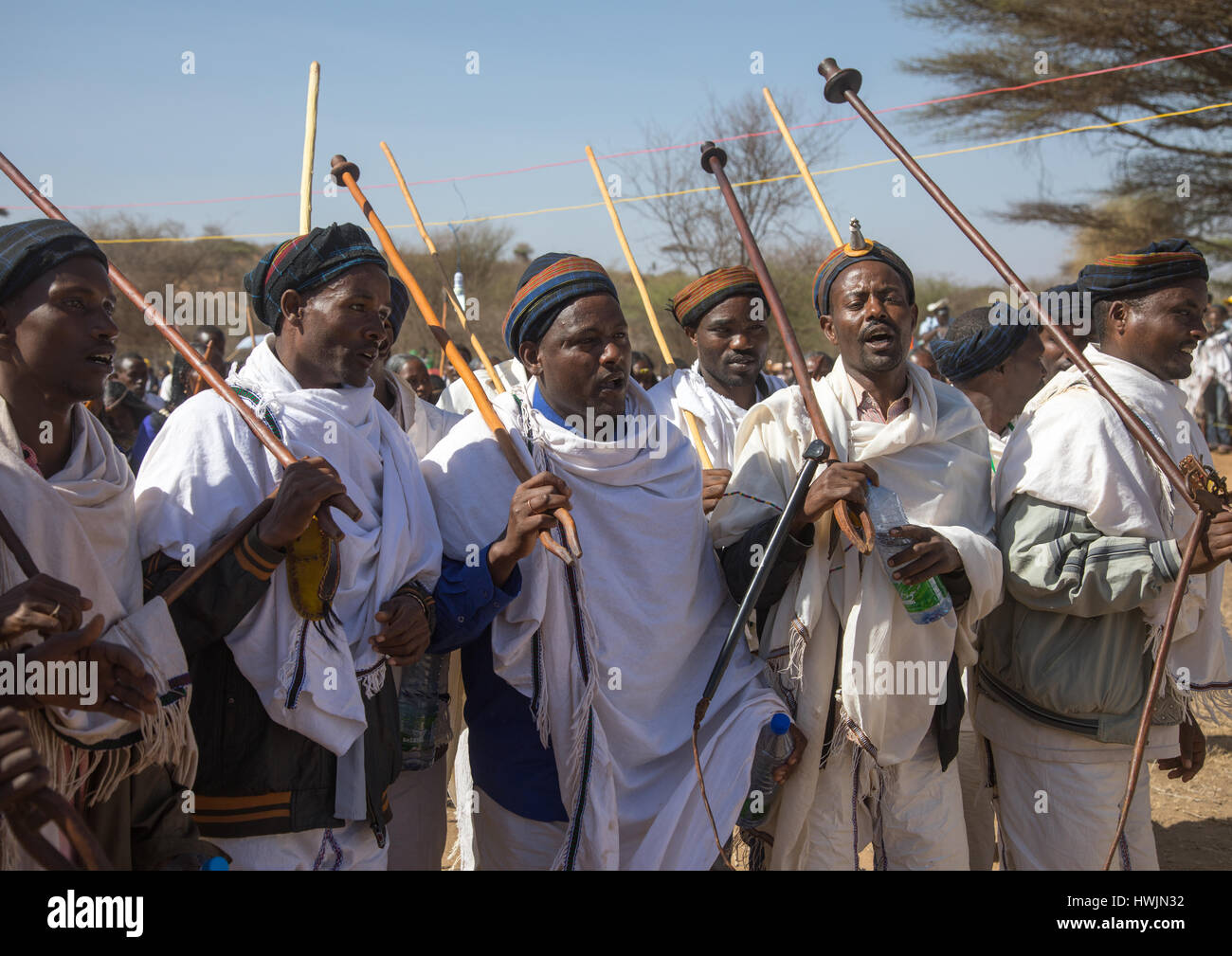 Mann trägt Kalasha auf seiner Stirn während während der Gada System Zeremonie in Borana Stamm, Oromia, Yabelo, Äthiopien Stockfoto