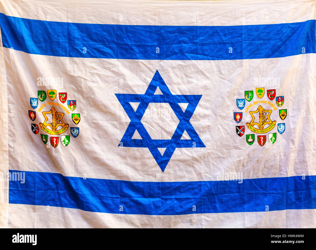 Israelische Flagge westlichen Davidstern Jerusalem Israel.  Israel/Israel-Fahne mit Symbots verschiedenen Divisionen der IDF, Israel Defense Force, israelische Armee Stockfoto