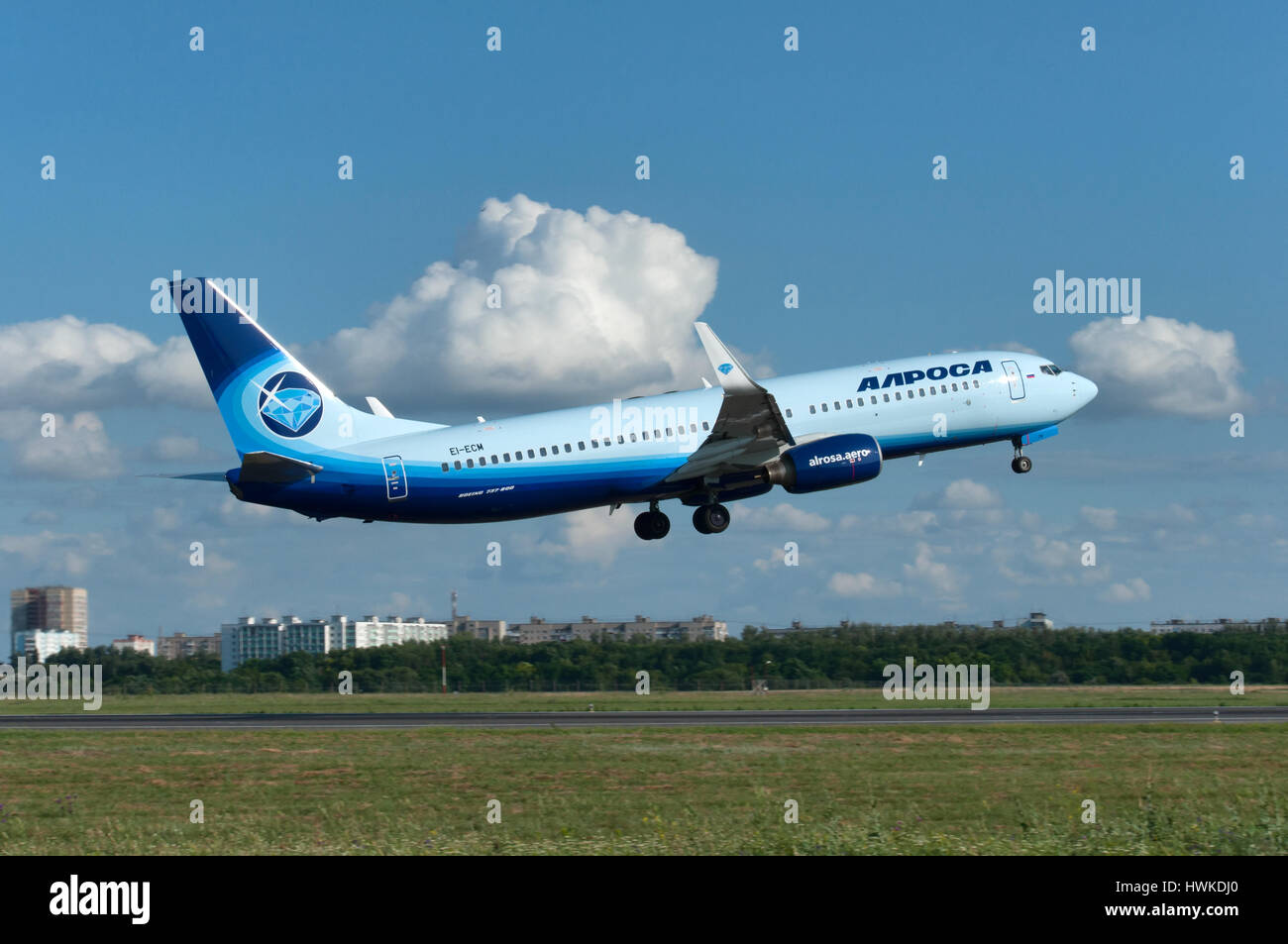 Abflug von Flugzeugen Boeing-737, Rostow am Don, Russland, 15. Juni 2015. Offizielle Schmierblutungen. Stockfoto