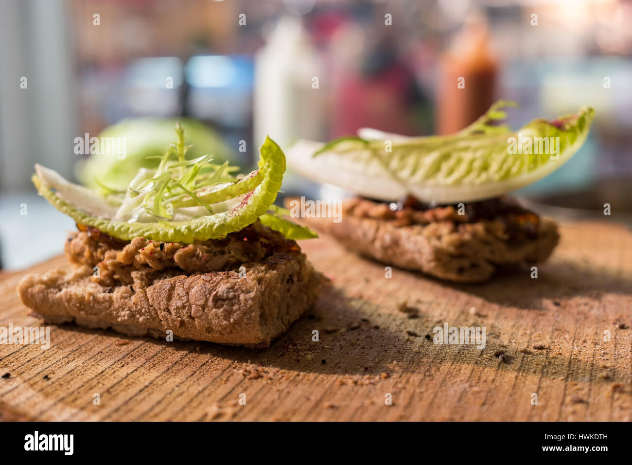 Baguette-Sandwich mit Fleisch. Stockfoto