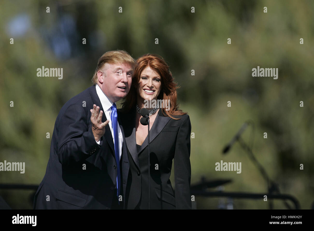 DONALD TRUMP & ANGIE EVERHART RYDER CUP 04 Öffnung Zeremonie OAKLAND HILLS DETROIT USA 14. Oktober 2004 Stockfoto