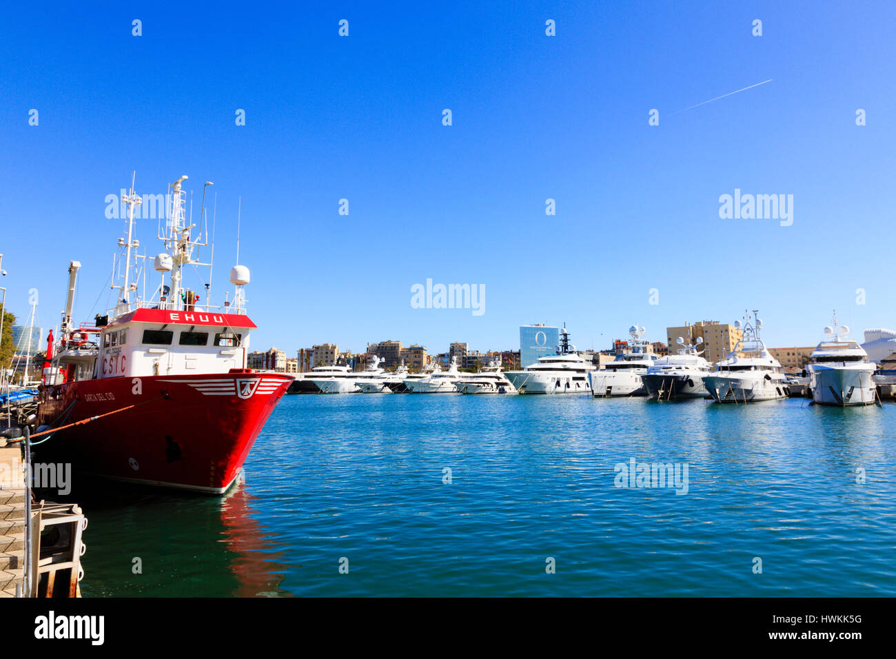 Fischerei-Forschungsschiff vertäut "Garcia del Cid" in Port Vell, Barcelona, Katalonien, Spanien Stockfoto