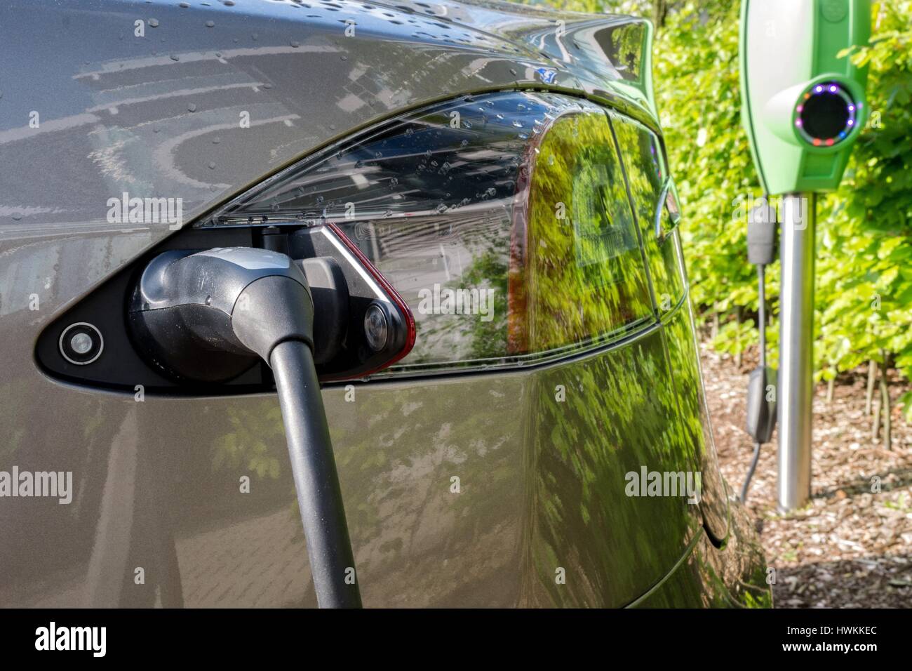 Elektroauto aufgeladen Stockfoto