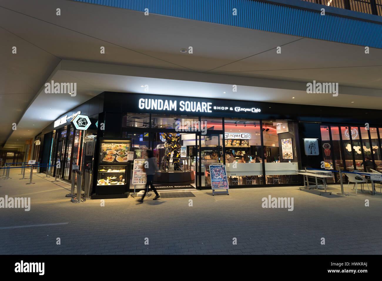 OSAKA, JAPAN CIRCA APRIL 2016: Gundam Shop und Café Expocity. Stockfoto