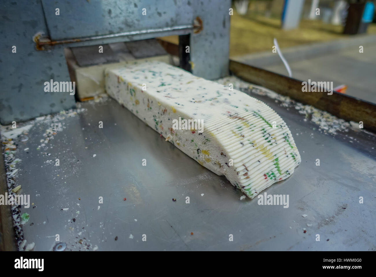 CHONGYUANG Tempel, CHINA: Süßes Gebäck frisch zubereitet, dicht gepackten weißen Teig in quadratische Form, Lebensmittelmarkt um Tempelbereich Stockfoto