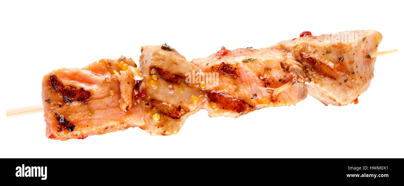 Gegrilltes Hühnerfleisch auf Stick auf einem weißen Hintergrund. Stockfoto