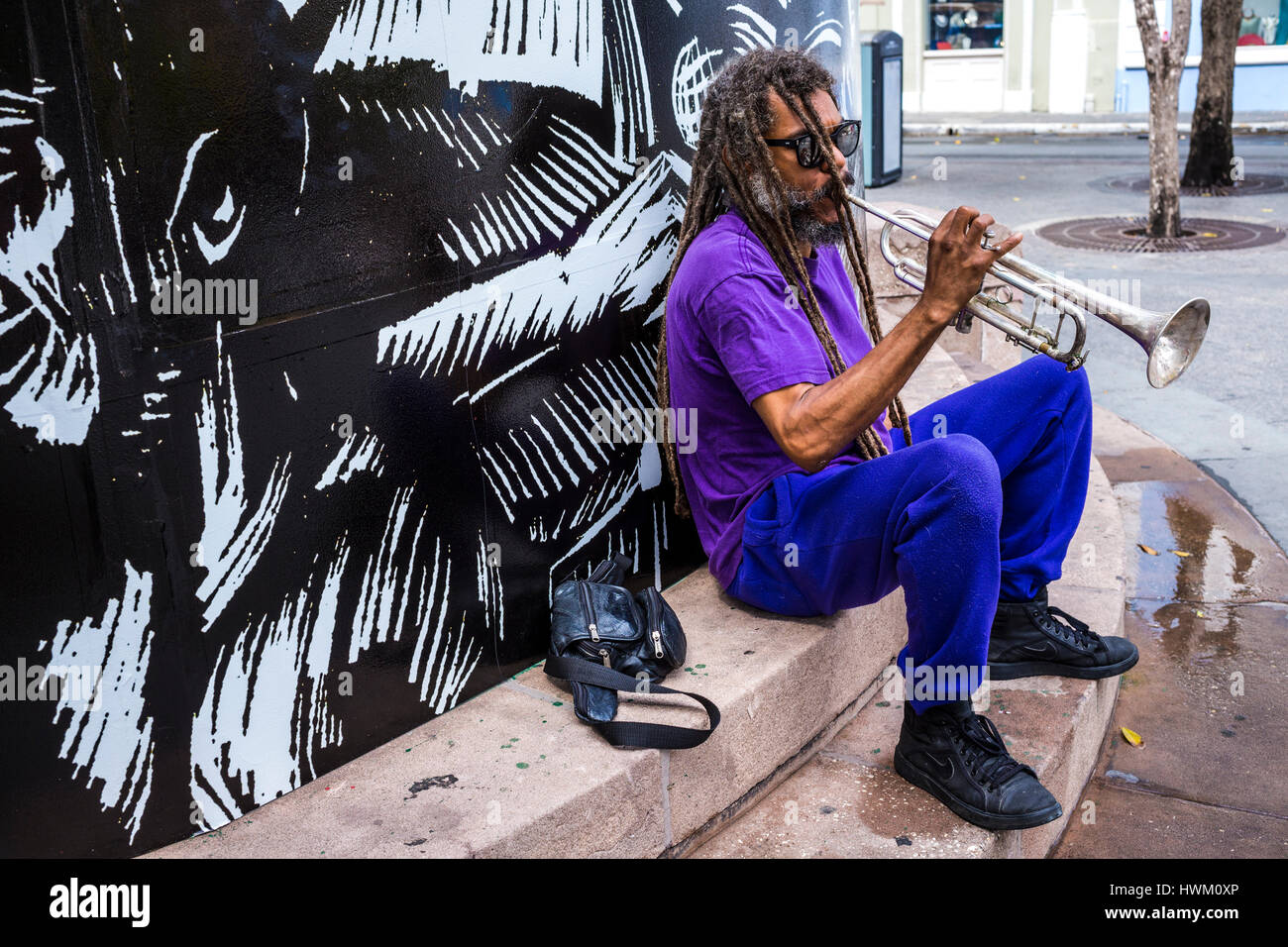 Straßenmusiker spielen in der alten Stadt von San Juan Puerto rico Stockfoto